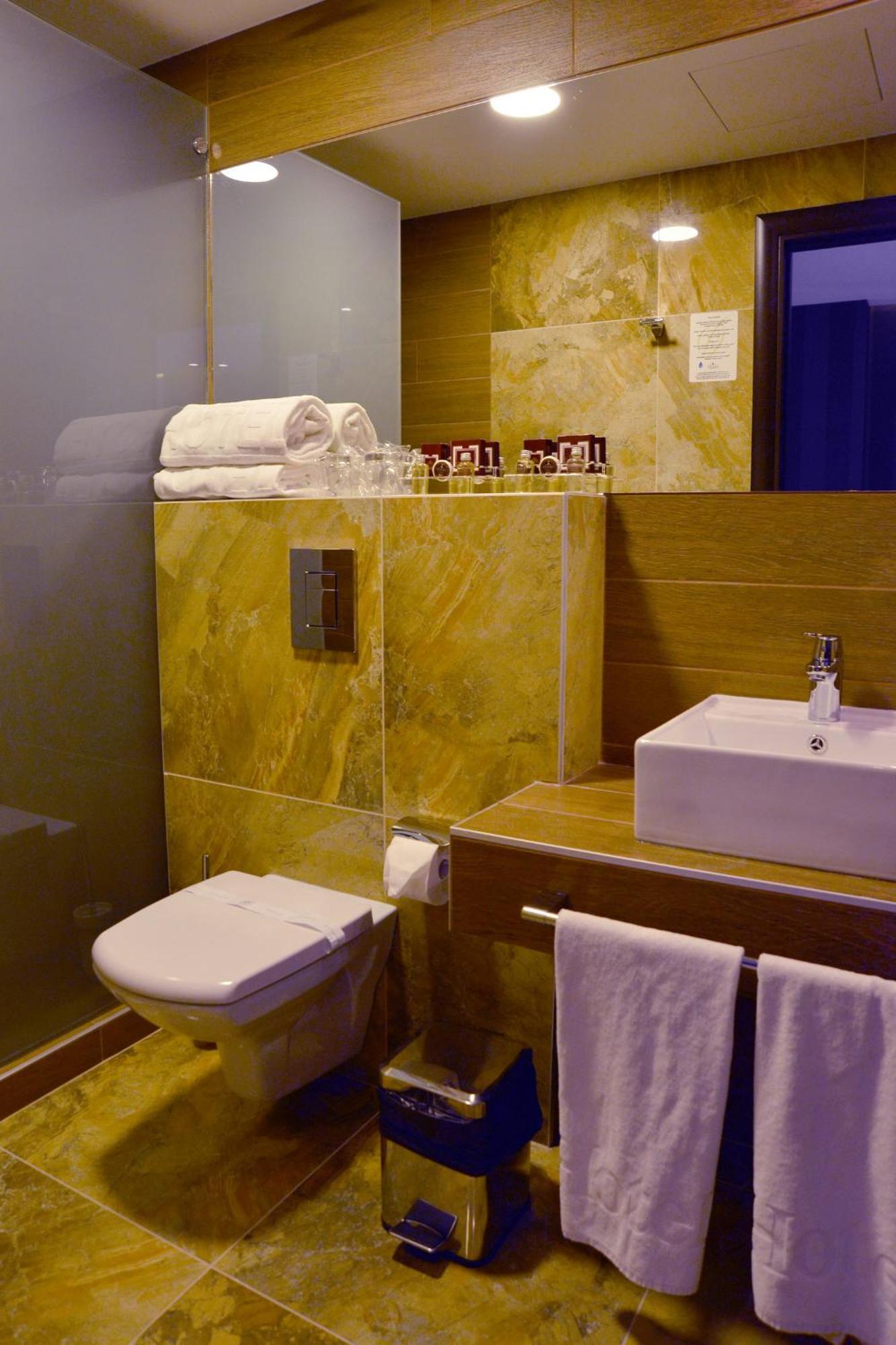 Garni Hotel Aveny Cacak Luaran gambar