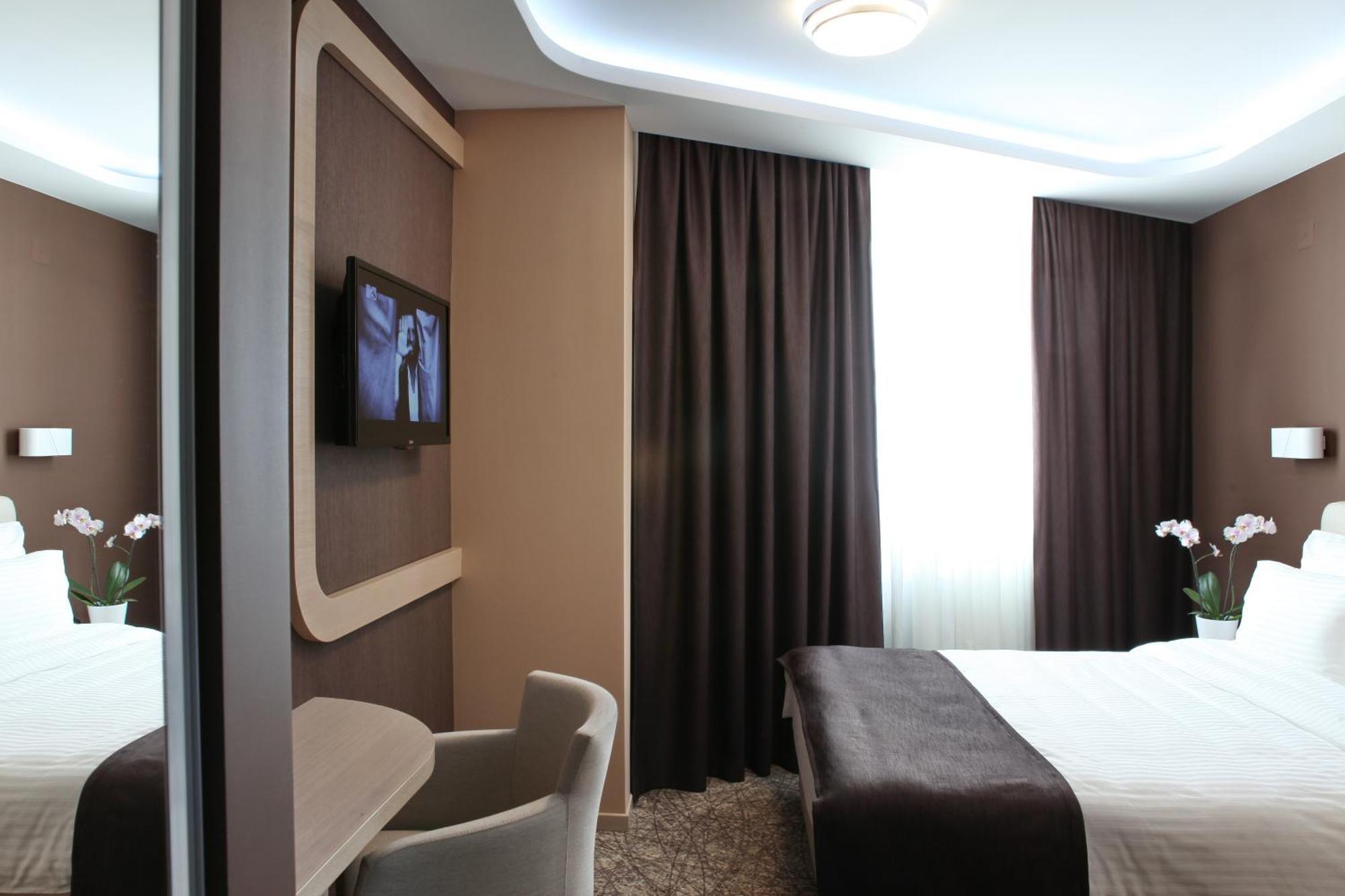 Garni Hotel Aveny Cacak Luaran gambar