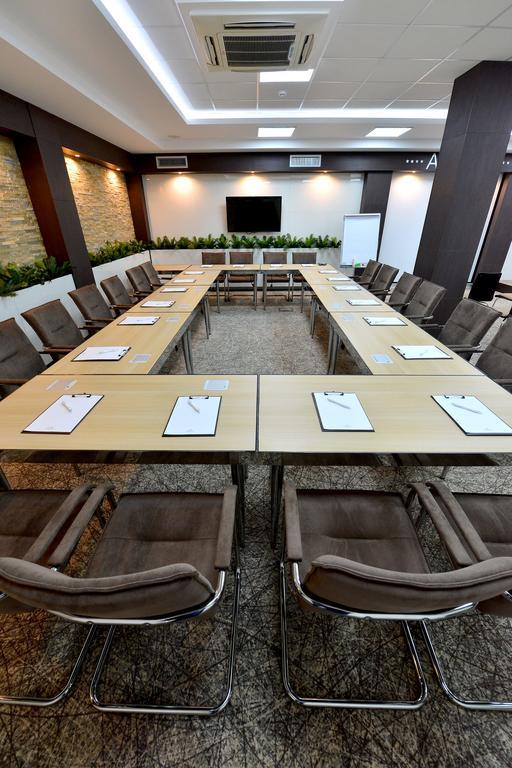 Garni Hotel Aveny Cacak Luaran gambar