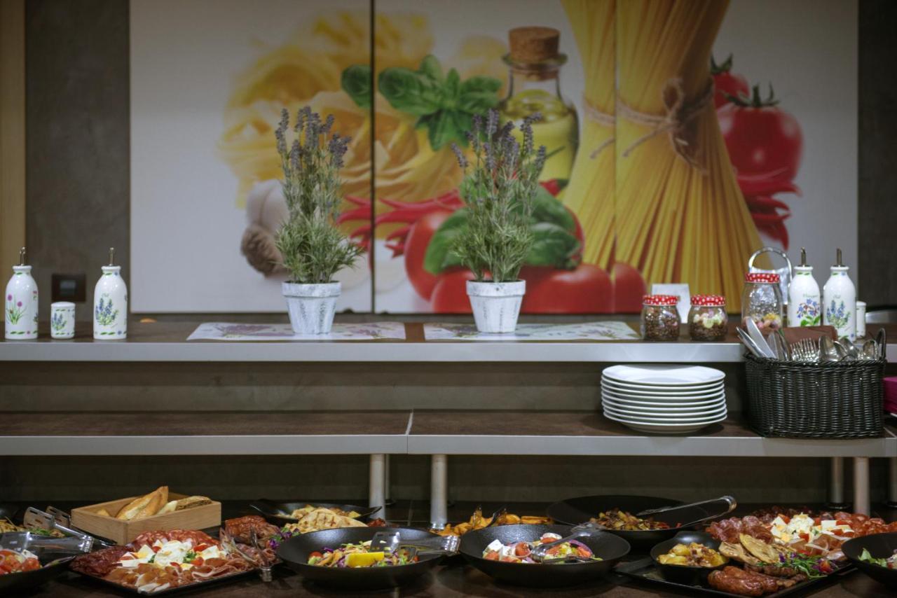 Garni Hotel Aveny Cacak Luaran gambar